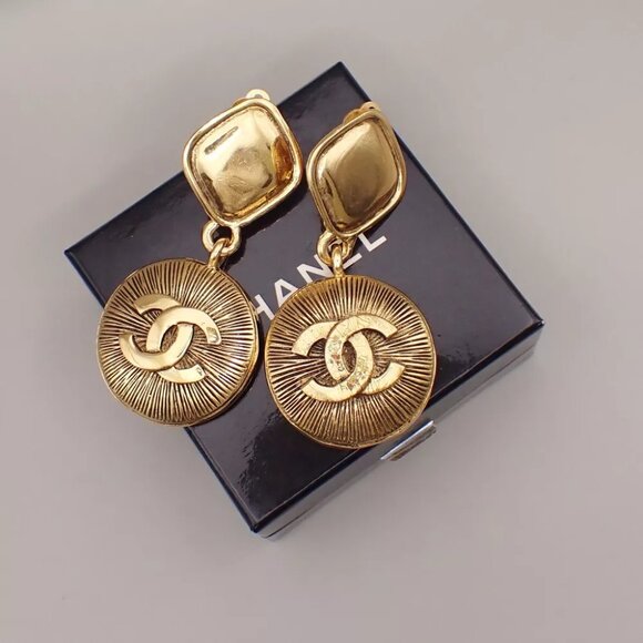 CHANEL CC Logo Round Drop Earrings Clip-On GHW France Vintage 75RK809 - Picture 1 of 15